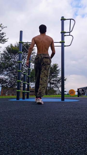 @hoodedcalisthenics