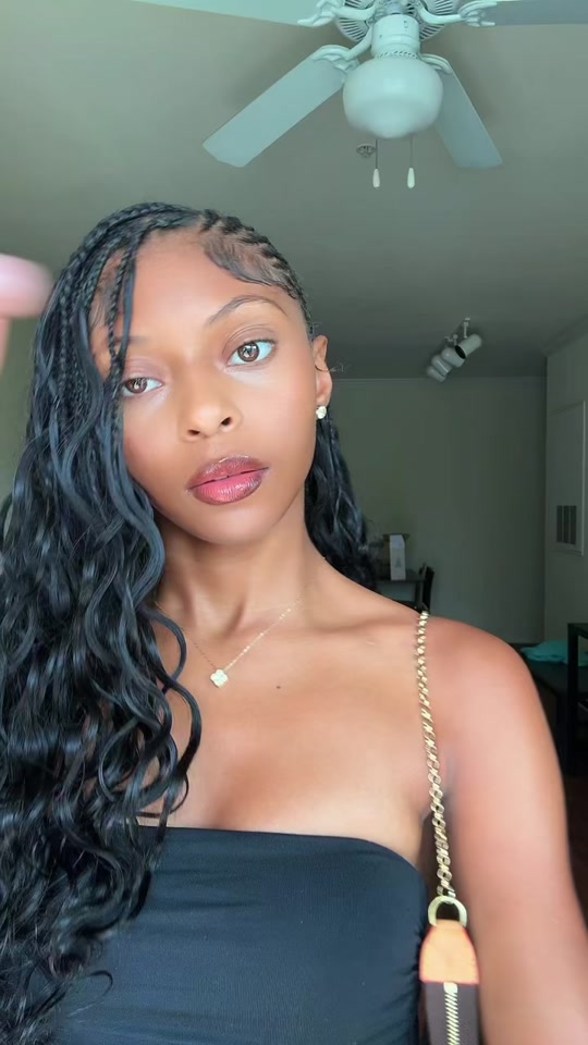 @Niya Riona
