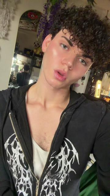 @Cherrycolaboy 🍒🖤