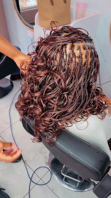 @GEECURLY SALON
