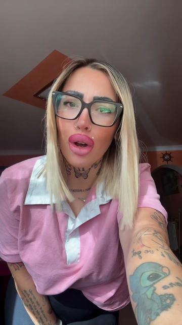 @ERIKA🖤