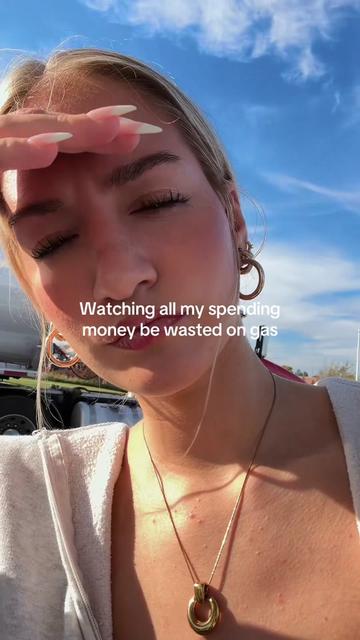 @caitlynnavery