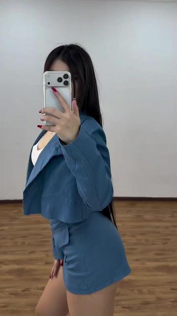@Emilia_211