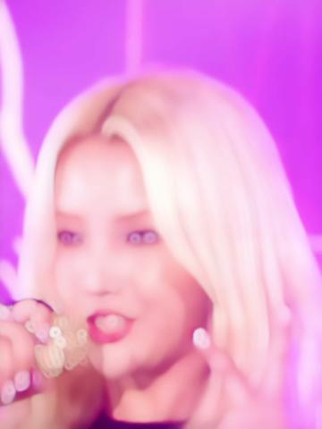 @QU33N