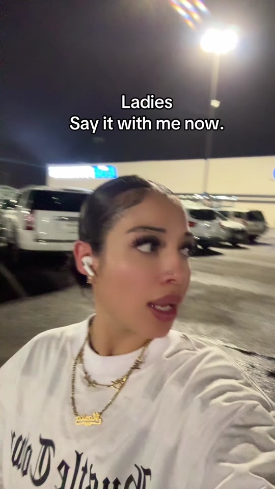 @Monicaa