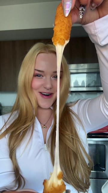 @eating with holly ⊹ ࣪ ˖ 🍜