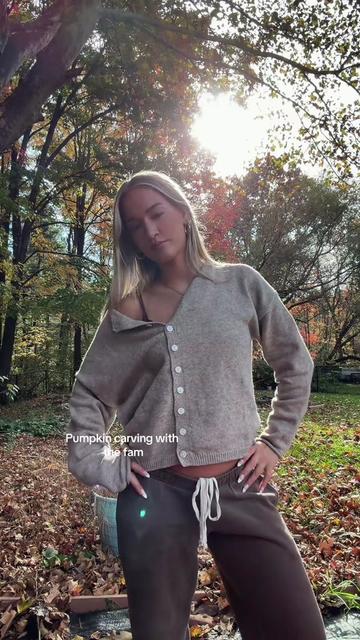 @caitlynnavery