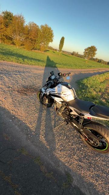 @🏔️🤍🏍️🤳