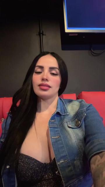 @Alexandra Santafe 👑te sigue