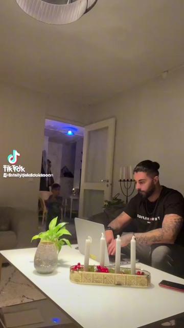 @MR_SECRET_GUY