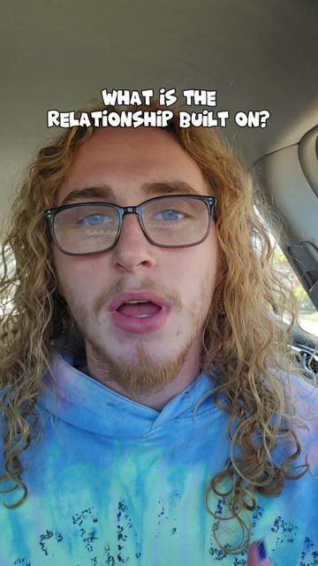 @GoldieGl0cks