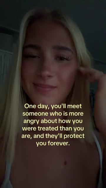 @theelliebarker