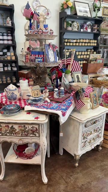 @LonestarAntiqueMall