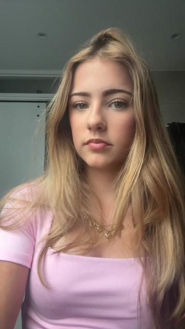 @𝐄𝐬𝐦𝐞𝐞𝐒𝐩𝐚𝐦