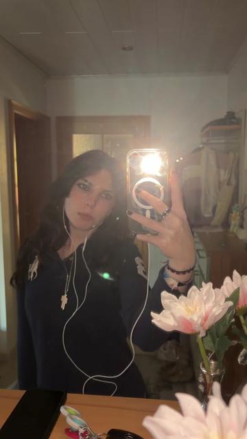 @𝒯𝒶𝓂𝒾🦇🛹🎸