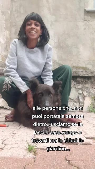 @La ragazza dal cane nero