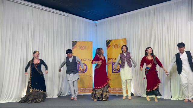 @Dancegroup