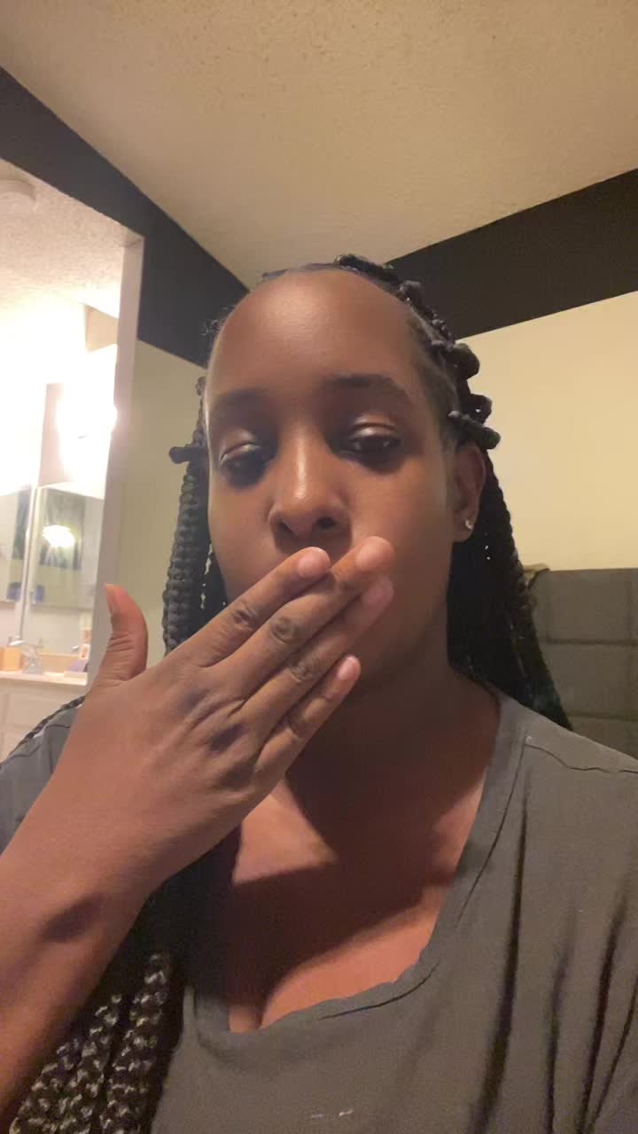 @theelovelymo