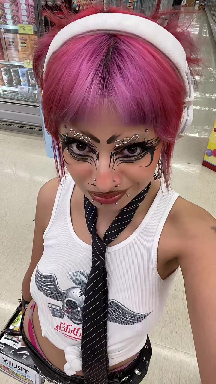 @LadyRobynHood