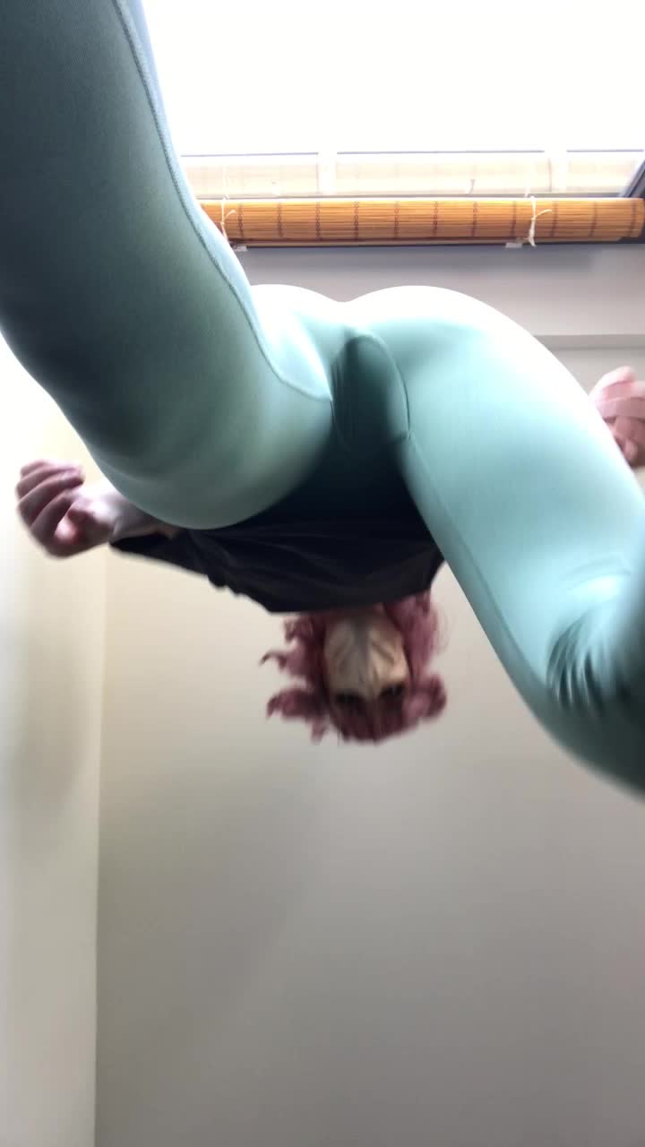 @gretchenhasbigfeet