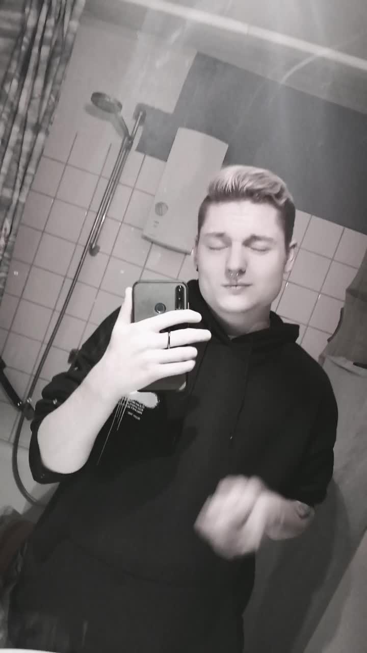 @_KLEINERWOLF_