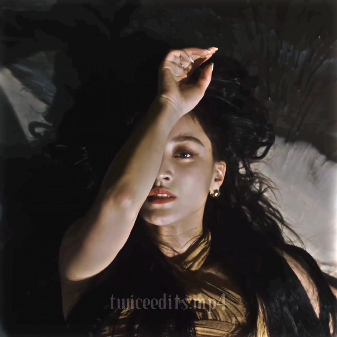 @^~• girls edits •~^