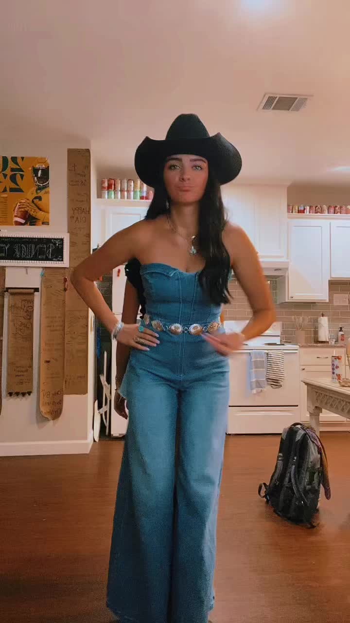@Adrienne🤎🦆