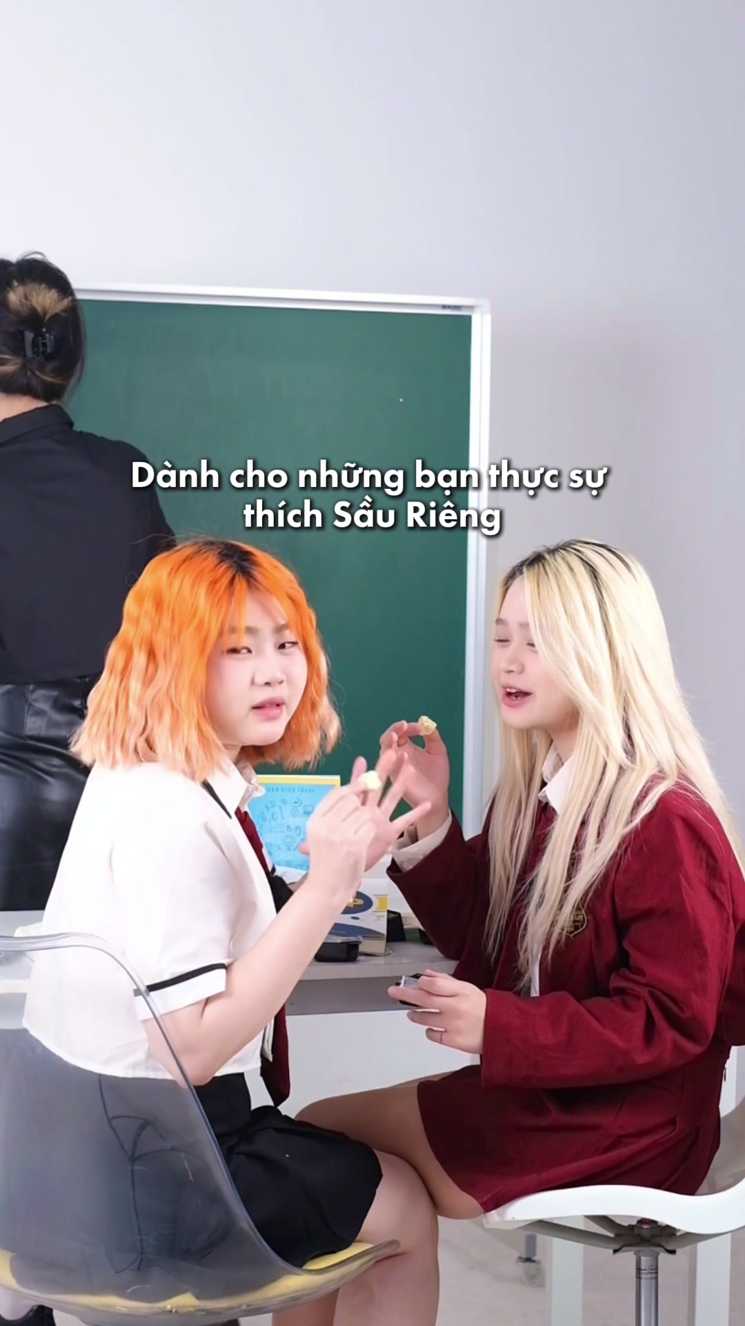 @Nữ sinh Hologramm