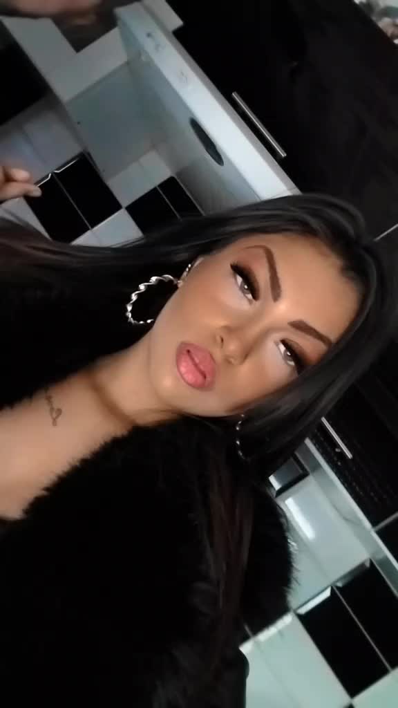 @V.Vikt&oacute;ria💋