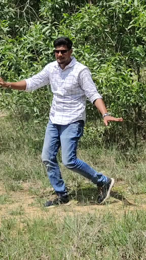 @Mr_Dhanush😀