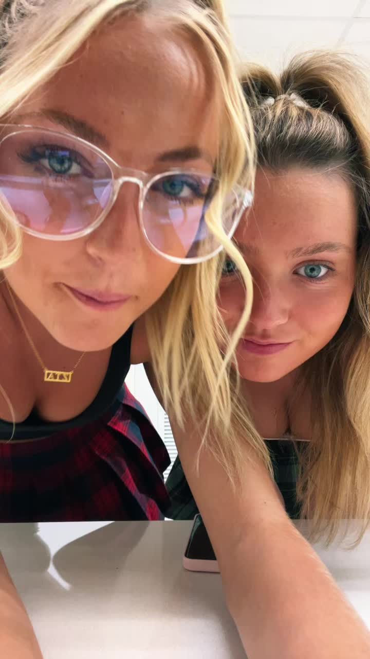 @karlie