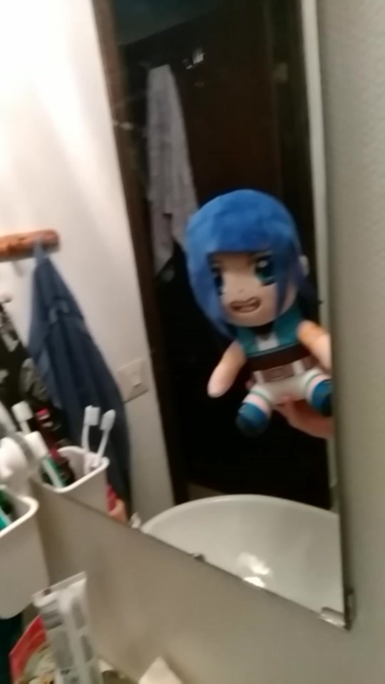 @Plushi_Eli