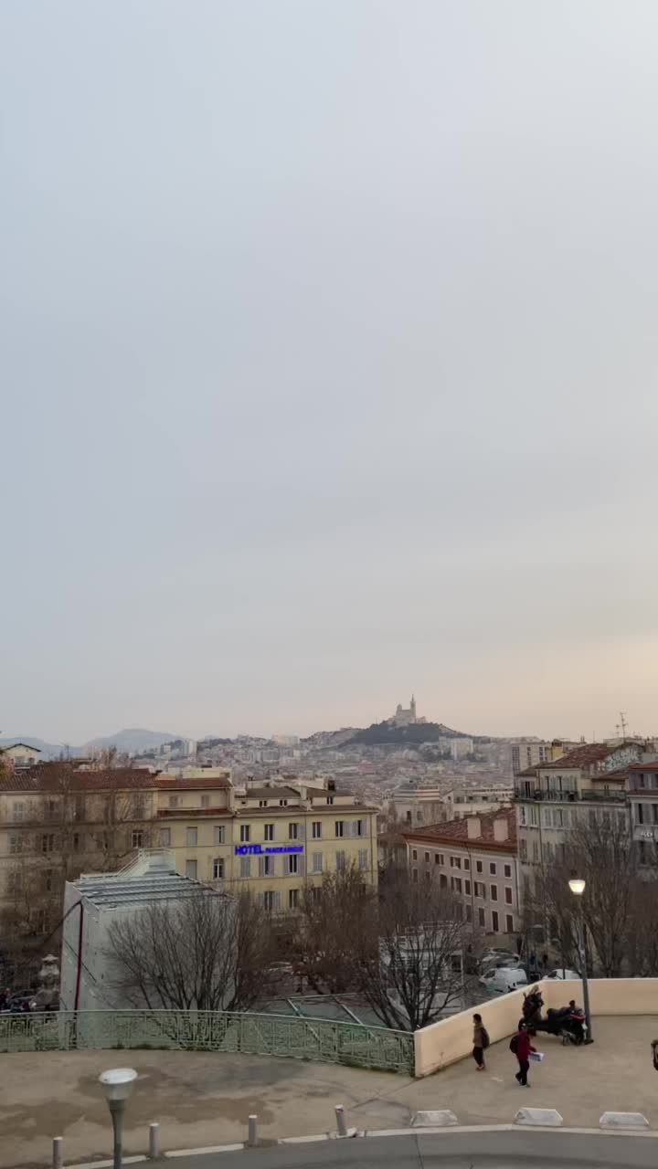 @L’ovni