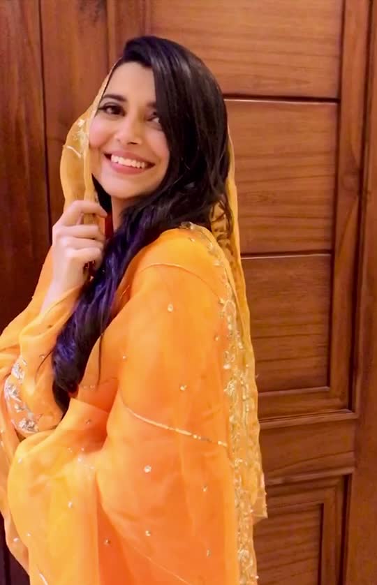 @Nimratkhaira