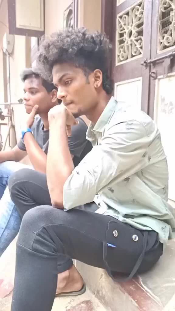@👅**Local boy**😎