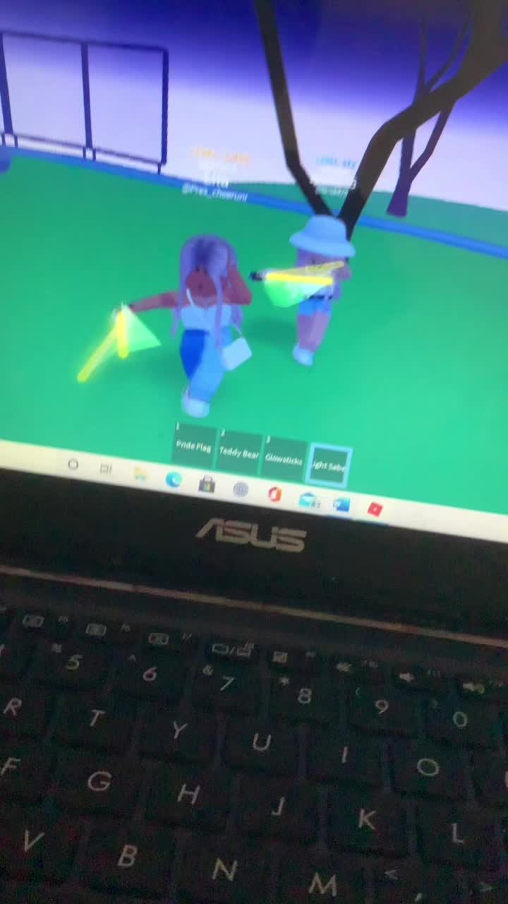 @leslieannwilliamson