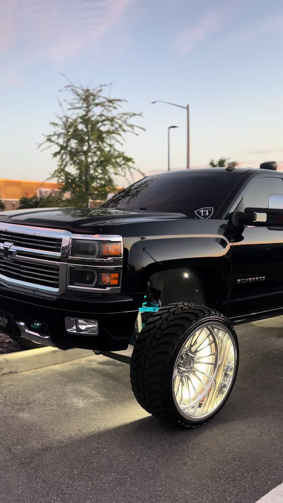 @trucks.com