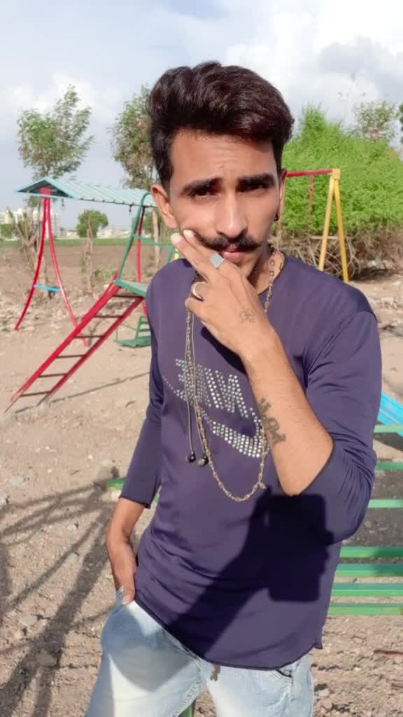 @Hâřđìķ