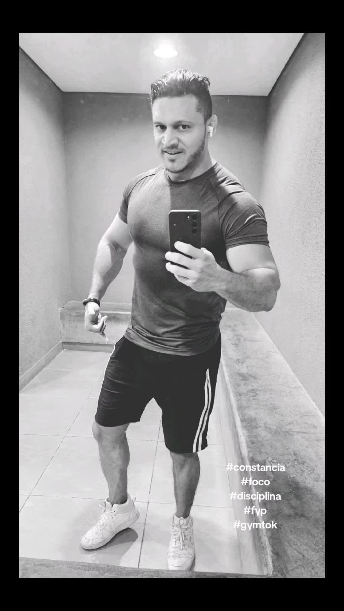 @user40296672874