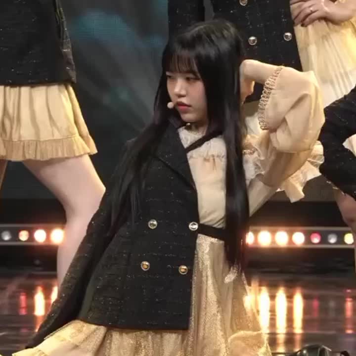 @(>▽<)