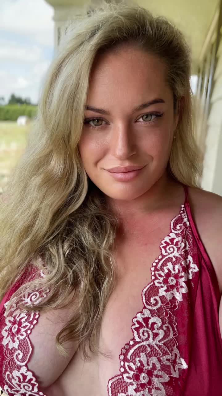 @CountryCurves_OF