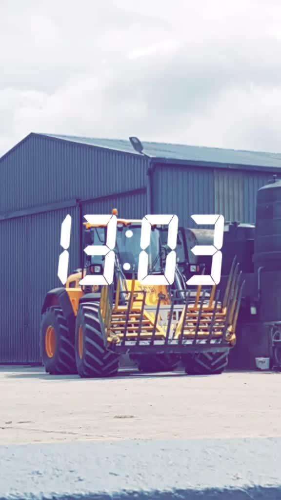 @flat out piking silage👌👍😂