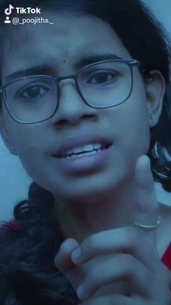 @👑POOJITHA✨