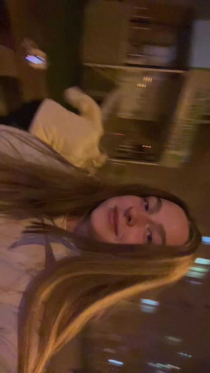 @Elli
