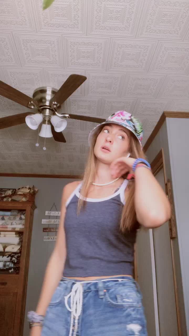 @Lexi lehr🐘, 16
