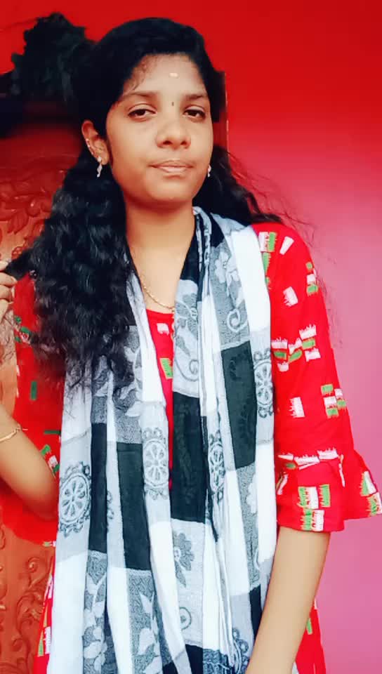 @😍Reena😍Riya😍