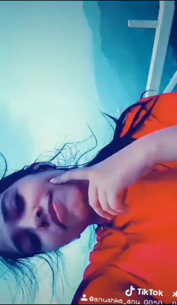 @_anu_