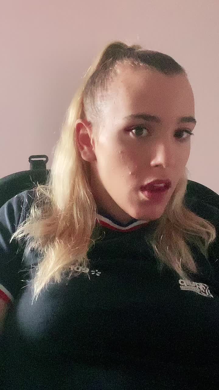 @Angèle