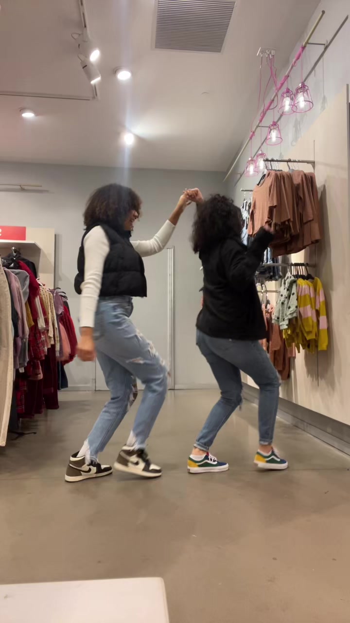 @Elisani