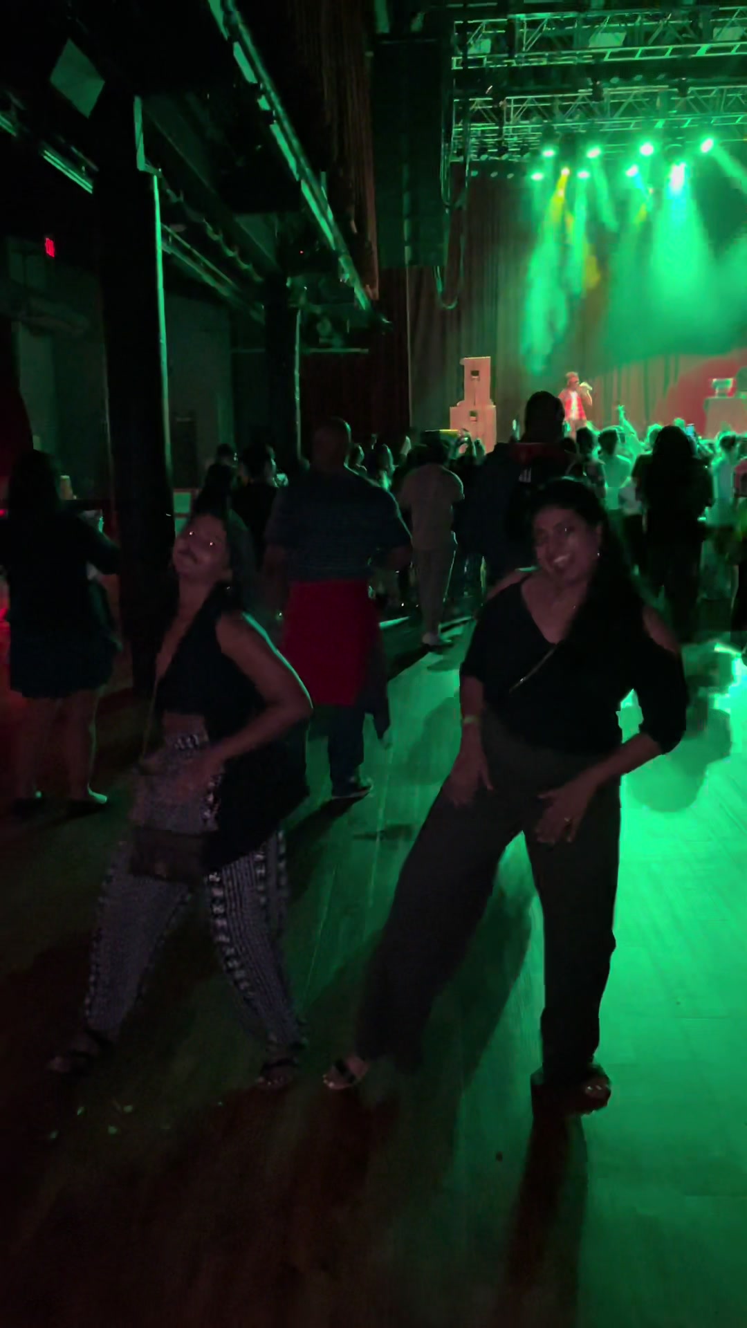 @Desi Moves & Vibes